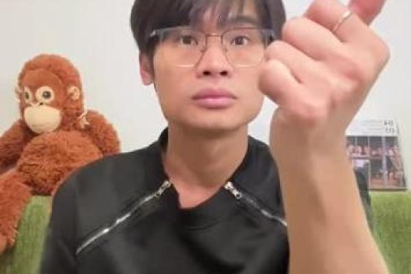 朋友去算命，算命先生说他命里无子。朋友当时就愣住了