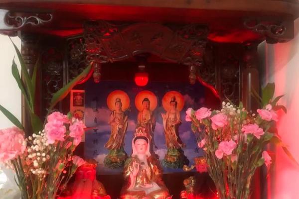 风水寺里摆放假花可以供佛吗