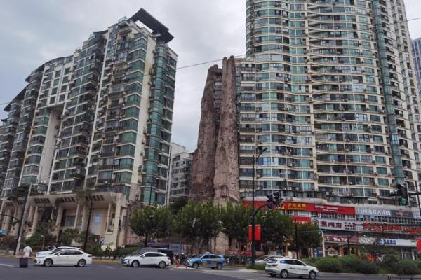 西侧是高楼风水