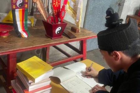 道士拿什么东西算命更好