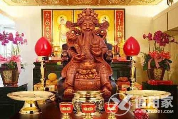 家庭客厅怎么摆放财神爷位置，客厅的财神位在哪个位置？