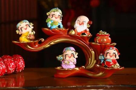 家庭客厅怎么摆放财神爷位置，客厅的财神位在哪个位置？