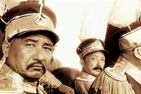 故事：民国盲人摸骨大师，叱咤政界算命五十年，晚年被女助手揭秘
