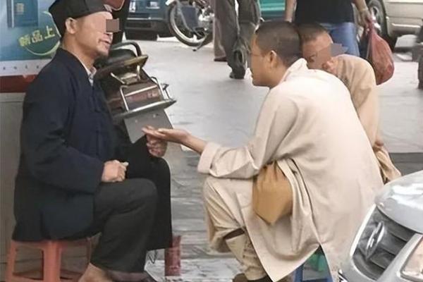 高晓松街头算命