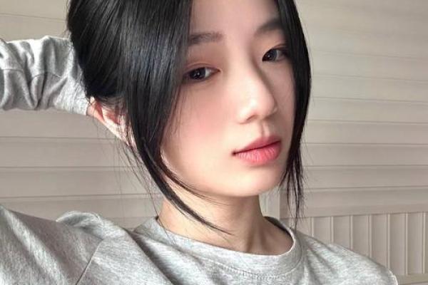 女人八字眼