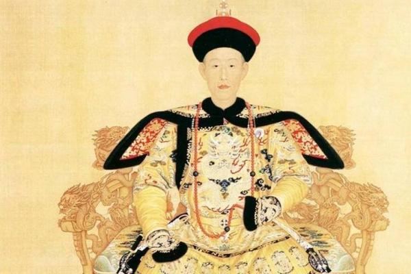 康熙帝拿出弘历的八字，相士看后：若女必为娼，若男必为皇