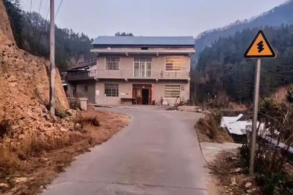 房子在一字路中间风水好吗