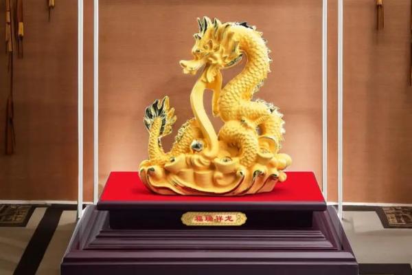 招财风水解析：纳财金龙摆件