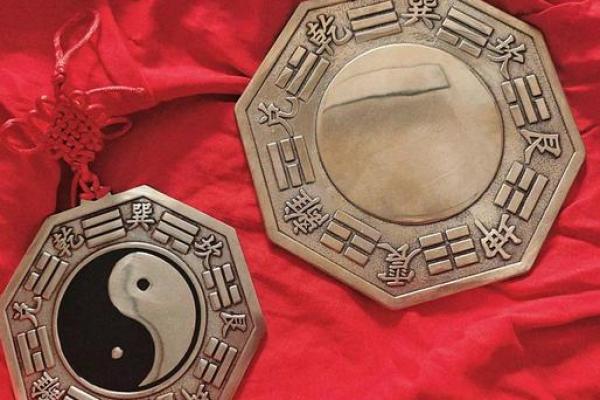 风水资讯：巧摆镜子挡煞保平安