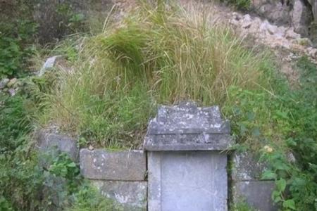 风水师：坟墓前最怕放什么东西