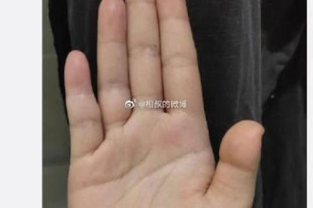 车站算命的