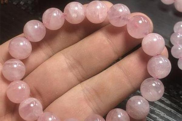 粉色水晶的风水作用增强爱情运势