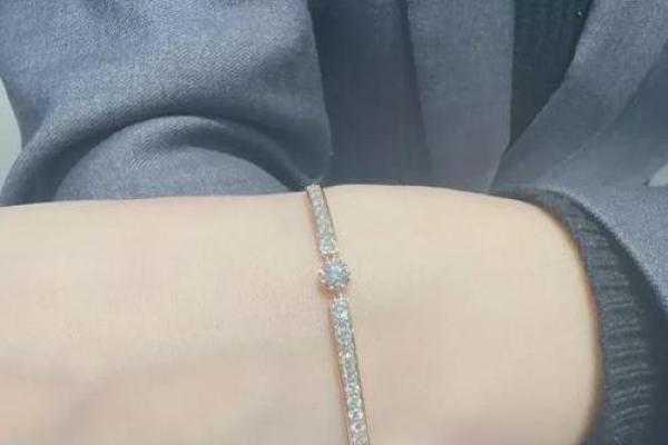 心理测试：4款手链，选一个，测试下半年你会遇到哪方面的贵人？