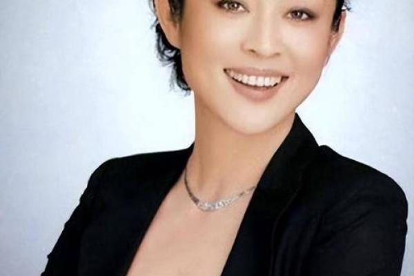 倪萍的八字